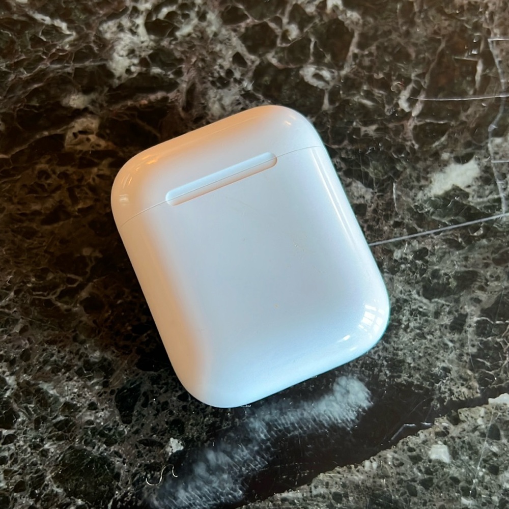 Apple AirPods First Generation (no charger) Working!